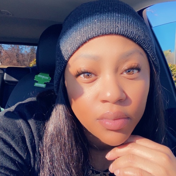 Meet your Posher, Mell - Picture 3 of 3